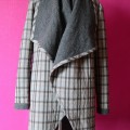 dubults vilnas audums, rūtains, un pelēks, divpusējs manto ar jostu
