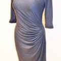 itāļu trikotāžas kleita ar drapējumu priekšdaļā, daļēja odere, velūra manžetes