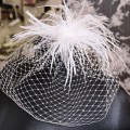 tilla kleita, midi garums, mežģiņu augšdaļa, pelēkās kāzas, sudraba tafts, spalvas matos, tīkliņš uz galvas, matu rota ar swarovsky, pelēks tills, retro