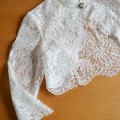 oranžās kāzas, kāzu kleita ar pogām mugurdaļā, asimetrisku apakšmalu, tillu, izšuvums apakšā, bolero, mežģiņu jaciņa, ivory