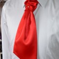 sarkans komplekts līgavinim, veste, apvilktas pogas, kravate, kabatas lakatiņš, sarkans ar melnu