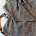 vilnas veste ar jostu, govs ādas josta, ādas josta, asimetriska aizdare, vestes šūšana, polsteri dekoratīvi, zemes toņos veste, liela izmēra dāmai veste
